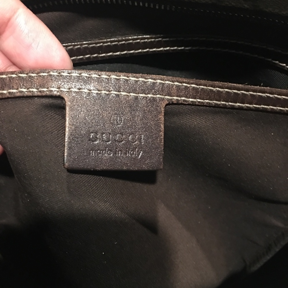 SOLD - Gucci crossbody bag - CANNOT BE BUNDLED - Picture 4 of 8